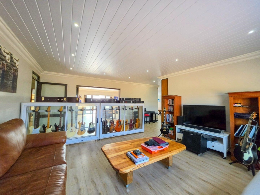 3 Bedroom Property for Sale in Stilbaai Wes Western Cape